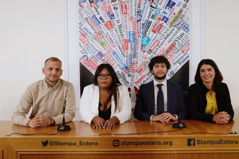 Da sinistra a destra, Edin Portonato Ruznic, Karen Ducusin, Armando Augello Cupi e Romina Todorovic, i quattro fondatori di UNIA - Unione Italiana Apolidi. Foto: UNHCR/Valerio Muscella.