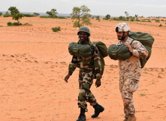 Missione in Niger: brevettati i paracadutisti nigerini