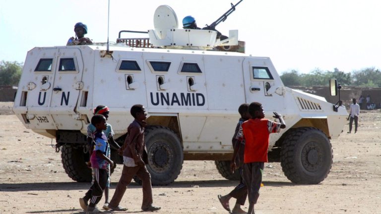 Darfur: dopo 13 anni Onu ritira caschi blu della missione Unamid e lascia a governo Sudan