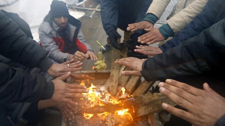 Profughi bloccati in Bosnia al gelo, allarme UNHCR per meteo e emergenza sanitaria