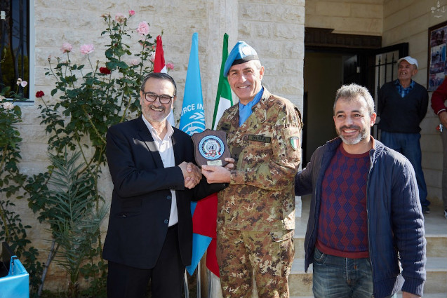 UNIFIL: contingente italiano nel Libano sud dona un camion-smaltimento alla popolazione locale