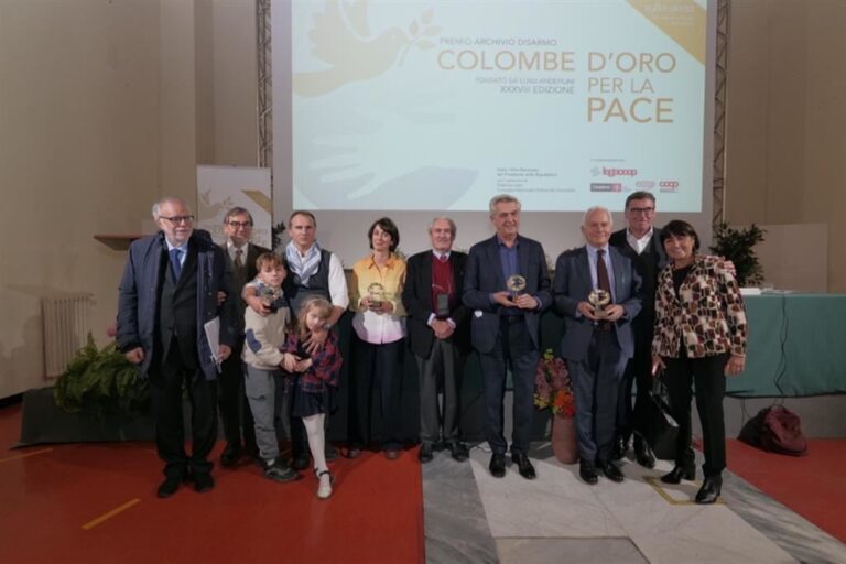 A Filippo Grandi (UNHCR) una delle ‘Colombe d’oro per la pace’ di Archivio Disarmo