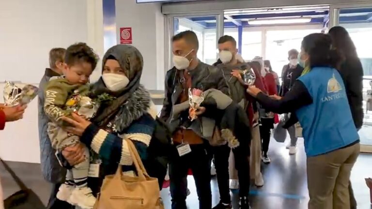 Corridoi umanitari: profughi siriani arrivati a Fiumicino