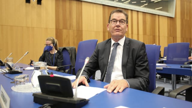 Gerd Müller of Germany chosen as next UNIDO Director General