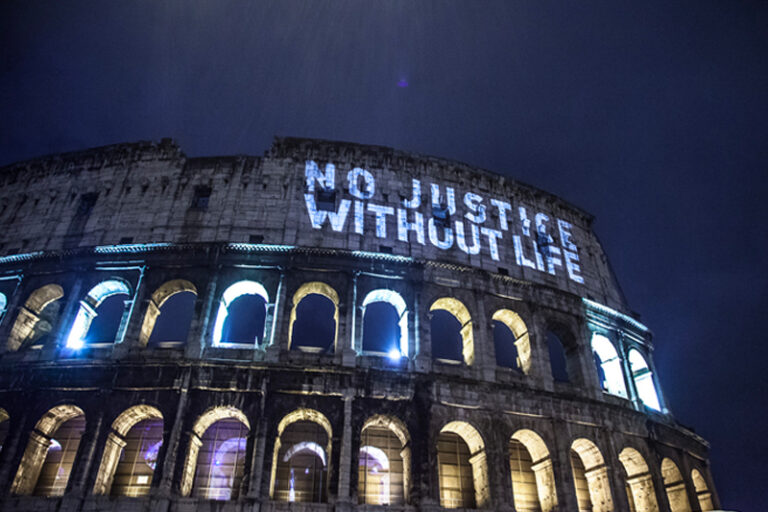 Pena di morte: 2440 città in blu. Sant’Egidio, ‘pandemia millenaria che si va esaurendo’