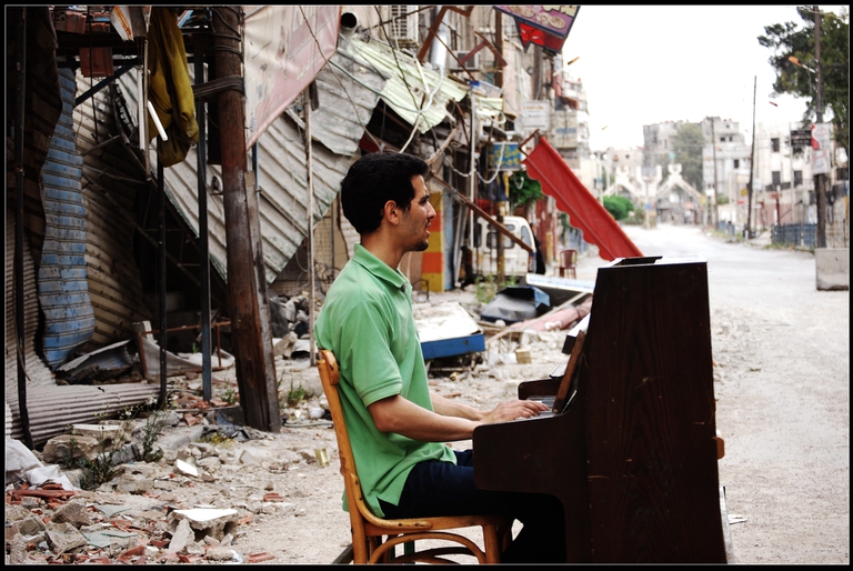 Diritti umani: Premio Yorum di Amnesty e club Tenco al ‘pianista delle rovine’ siriane Aeham Ahmad