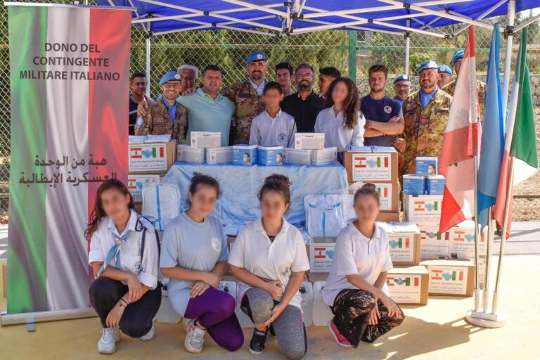 Italiani di UNIFIL donano dispositivi sanitari a ospedale Bint Jubayl, donano sangue