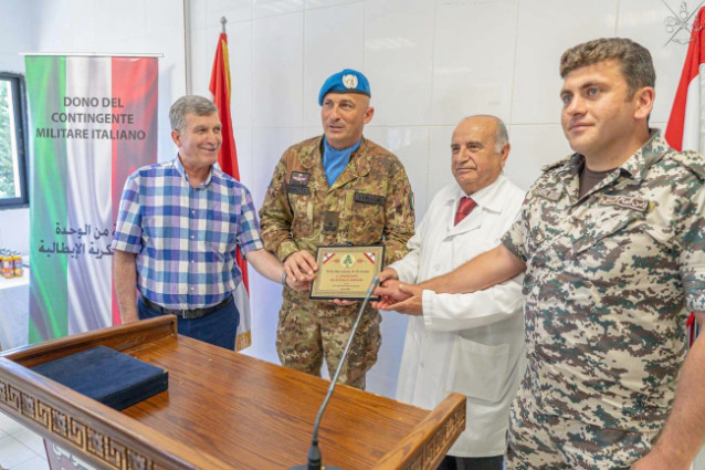 Libano: caschi blu italiani dell’UNIFIL donano gruppo elettrogeno a ospedale nel sud