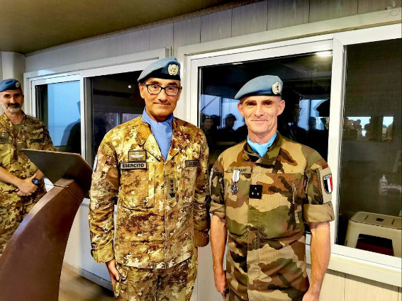 UNIFIL: caschi blu italiani premiano ufficiali stranieri, vicinanza e considerazione per nostre forze