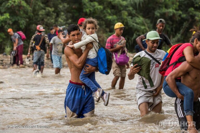 UNHCR: aumentano sfollati interni e rifugiati, comunità internazionale si muova