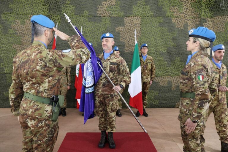 UNIFIL: Libano Sud; unità di supporto, passaggio di consegne tra il tc Dario Colaianni e tc Erica Calibeo