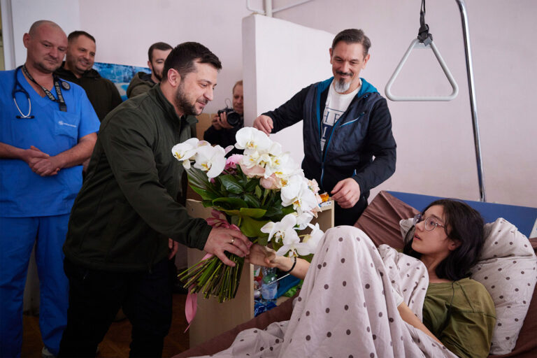 Mother’s Day 2022: Italy with mothers in Ukraine who fight for their children